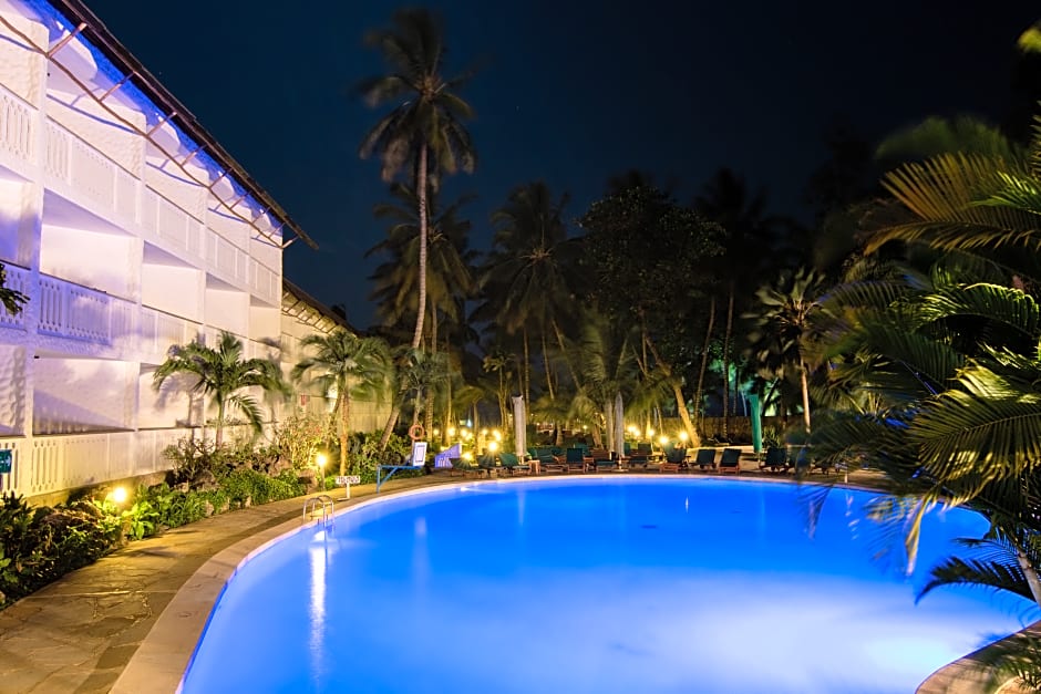 Travellers Beach Hotel & Club