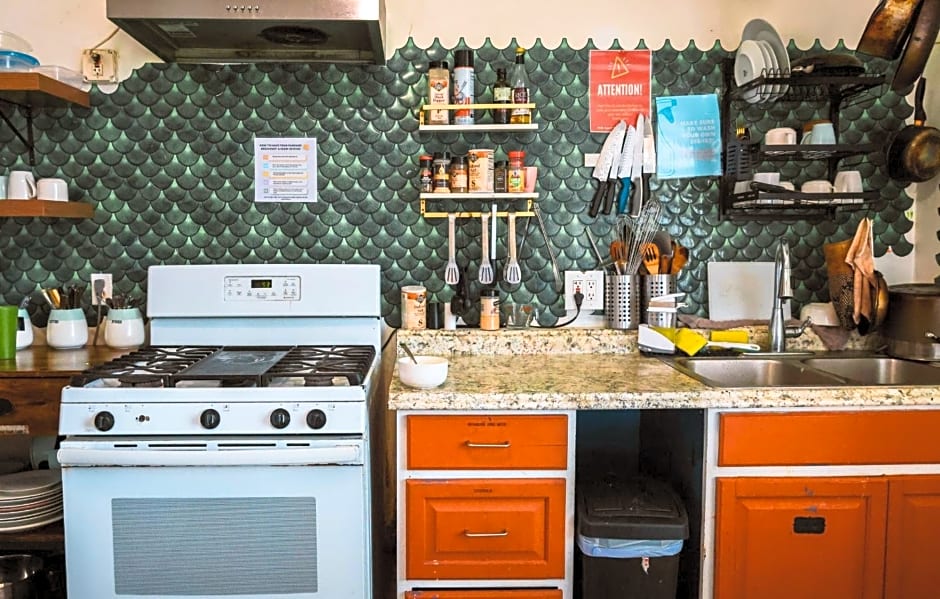 ITH Surf City Hostel Hermosa Beach