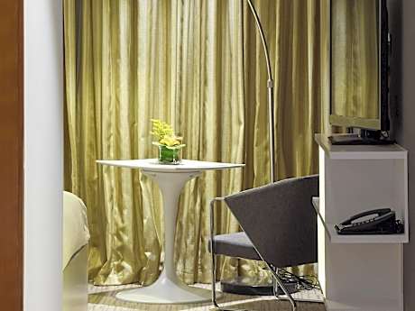 Executive One-Bedroom Queen Suite