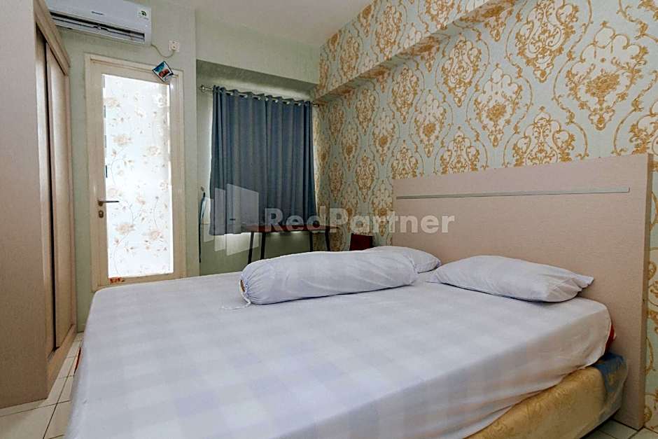 RedLiving Apartemen Podomoro Golf View Queen Room Tower Dahoma