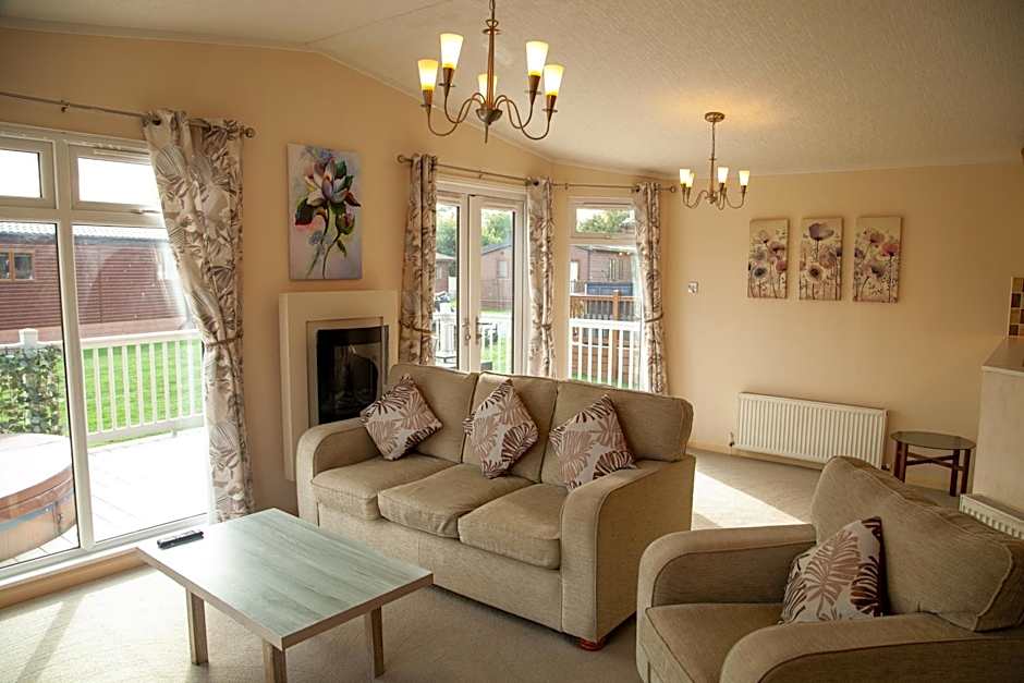 Saffron Lodge With Hot Tub