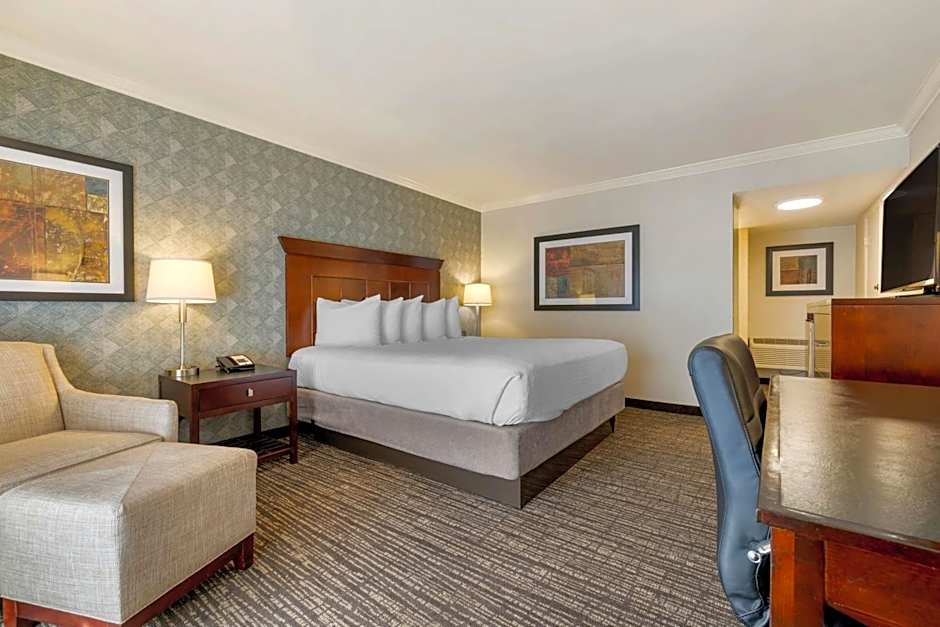 Best Western Plus Carriage Inn