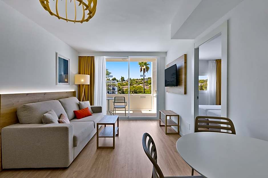 Palmanova Beach Apartments by TRH