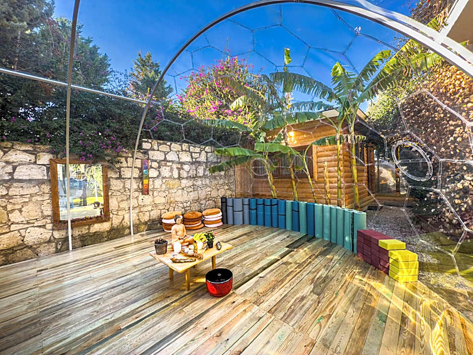 Banana Alaçatı Food & Stay - Adults Only