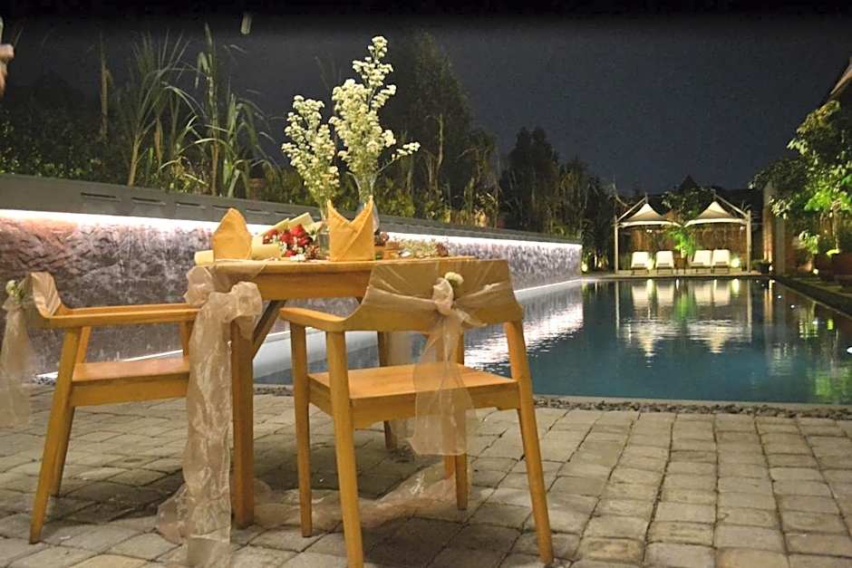 Ayom Java Village