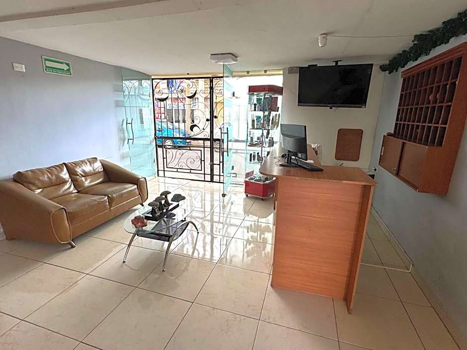 OYO Hotel Familiar Tollan