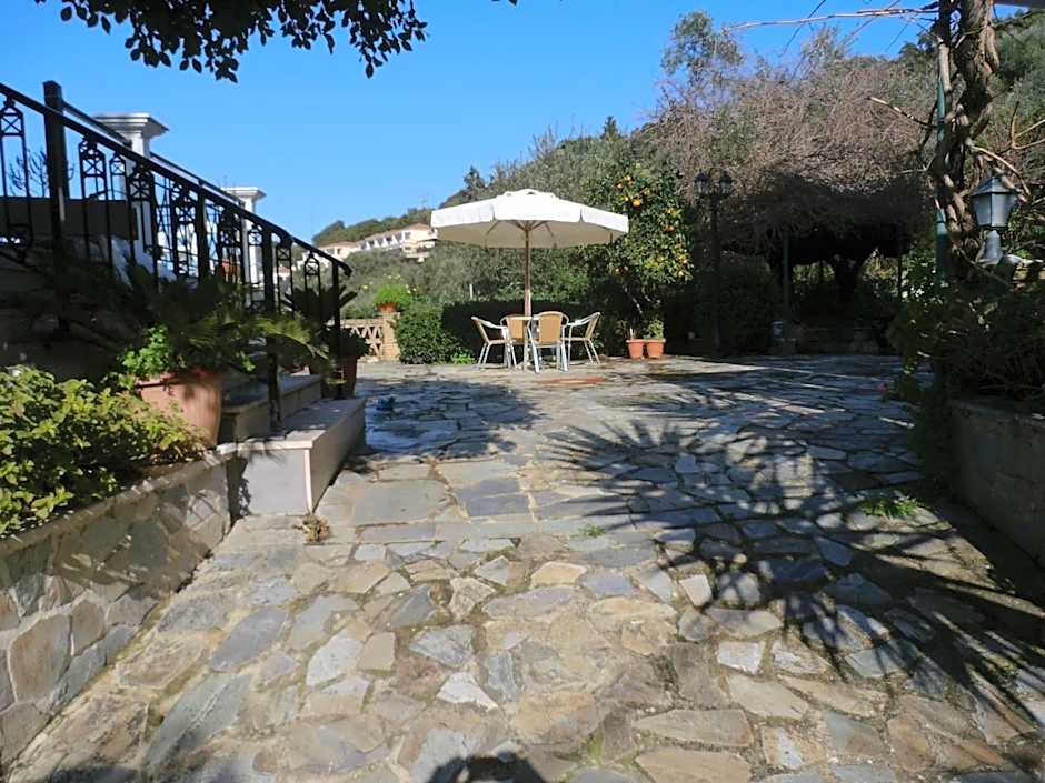 Anna Studio and Apartments