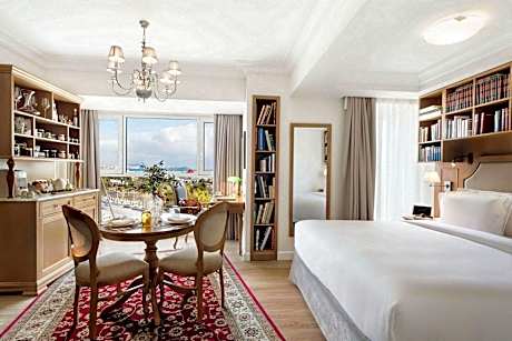 AZURE Suite Apartment A1