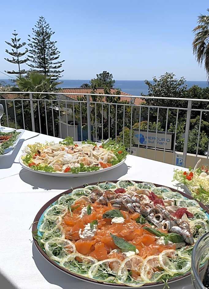 HOTEL MERCURIO SUL MARE - Fish restaurant and private beach