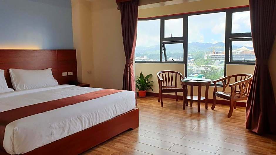 Foto 1 daripada 2 — Standard, City View