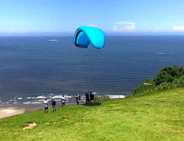 Flat -Hidromassagem privativa e Piscina a 500 mts da praia