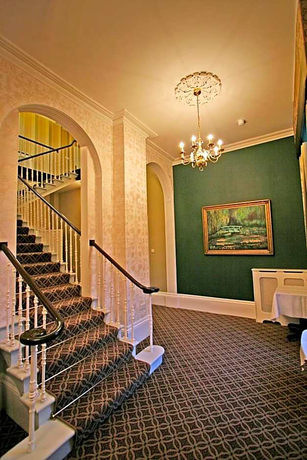 Lysses House Hotel