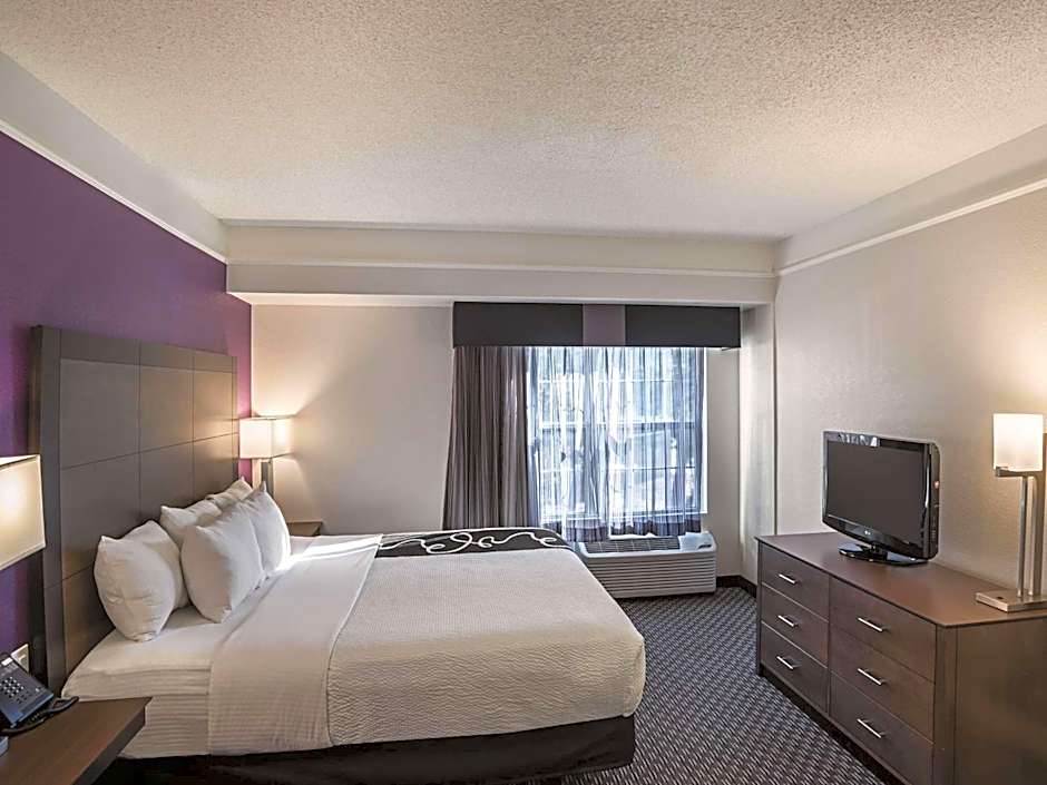 Photo 1 of 5 of 1 Bedroom 1 King Bed Suite, Mobility Accessible, Grab Bars, Bathtub