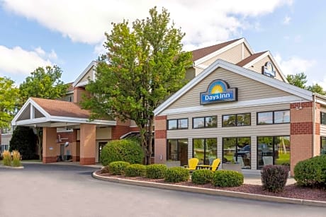 Days Inn & Suites by Wyndham Madison