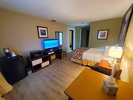 Superior Suite with Spa Bath- Non-Smoking