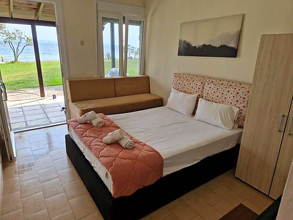 On the wave studios Spitakia sto kyma