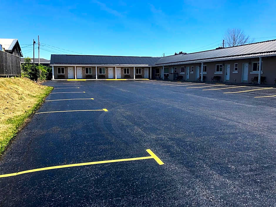 Perth Plaza Inn & Suites