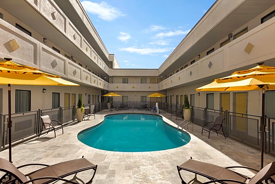 Hotel Bo, a Days Inn by Wyndham Chattanooga Downtown