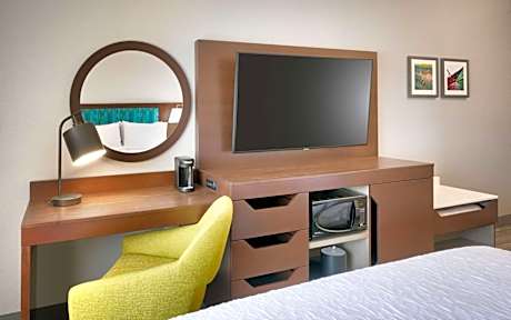 Queen Room with Bath Tub - Mobility Access/Non-Smoking