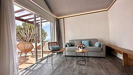 One-Bedroom Bungalow with Sea View