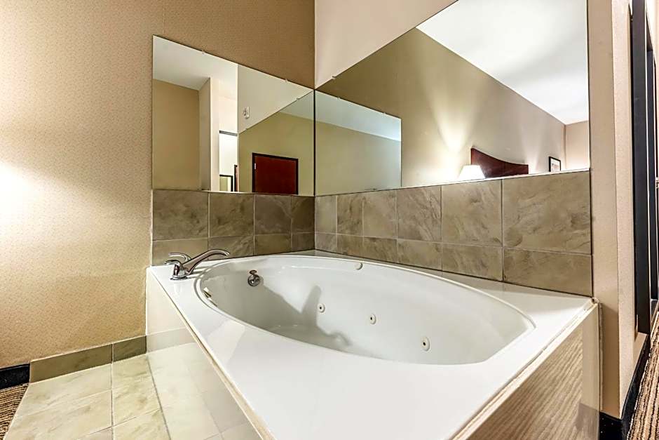 Red Lion Inn & Suites Mineral Wells