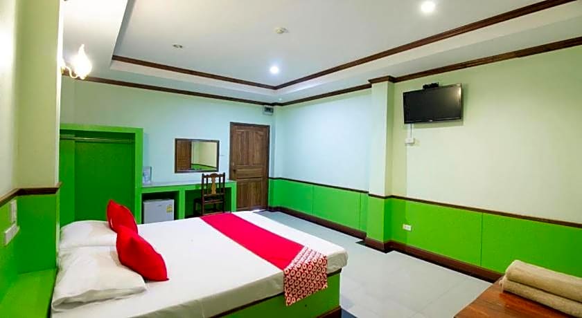 OYO 75334 Train Hotel