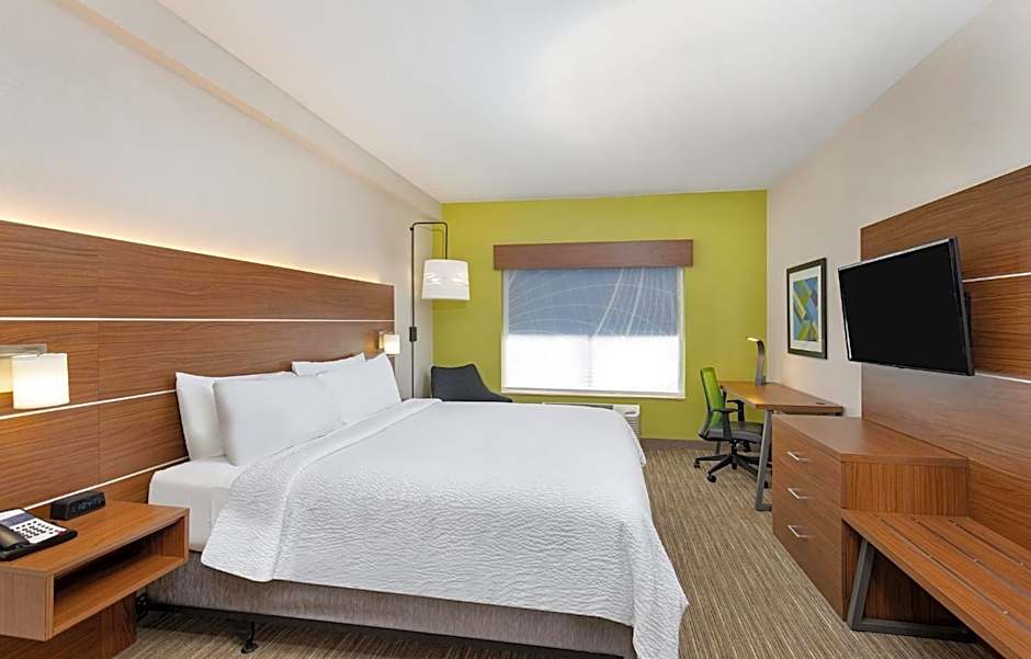 Holiday Inn Express Hotel & Suites Birmingham - Inverness 280 By IHG