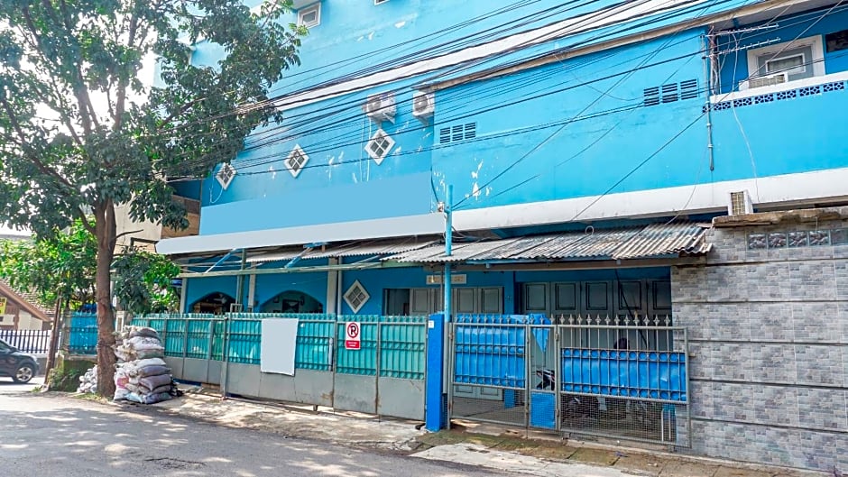 Vaccinated Staff - OYO 2088 Grha Blue Sky Syariah