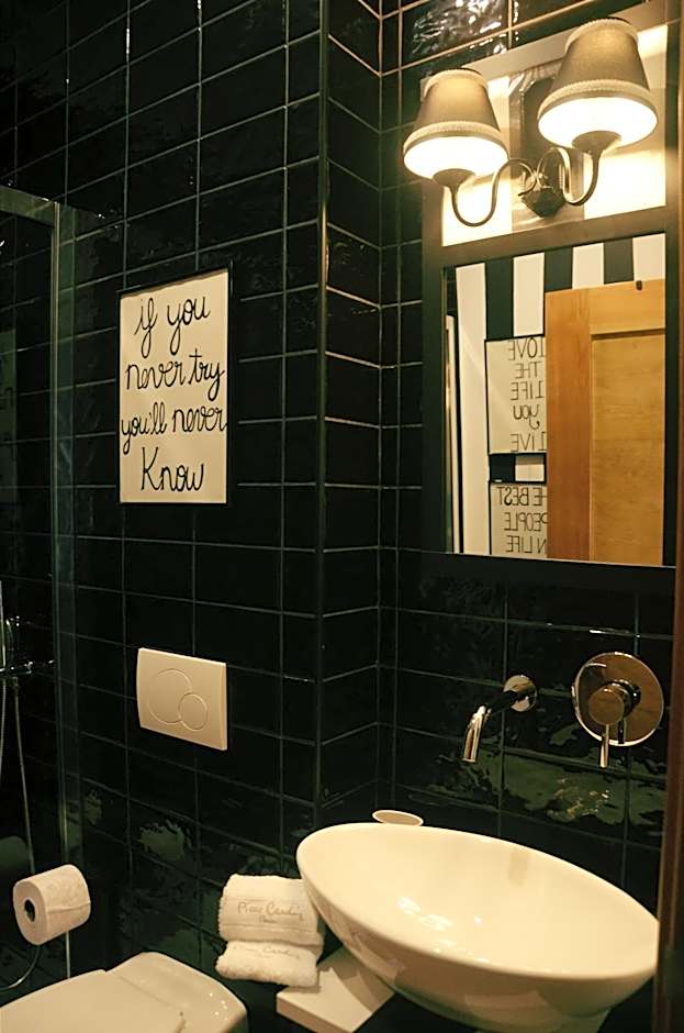 Largo da Rainha, Guesthouse