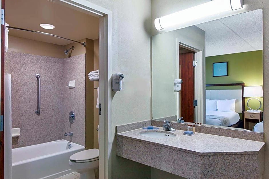 Hawthorn Suites by Wyndham Midwest City Tinker AFB