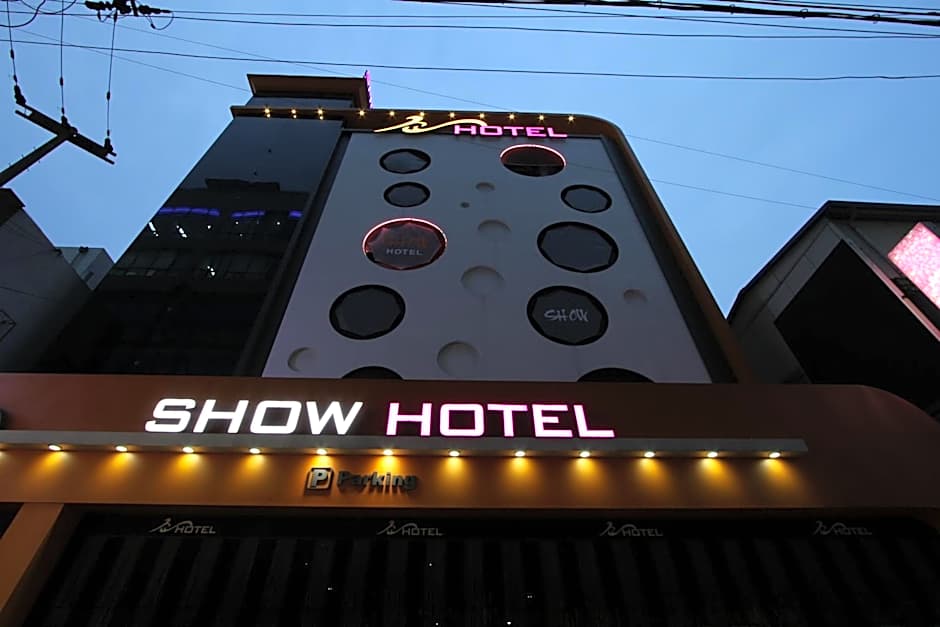 Show Hotel