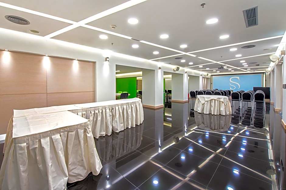 Semiramis City Hotel