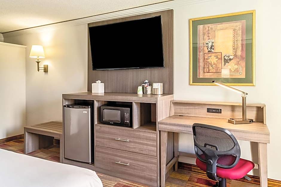 Countryside Suites Kansas City Independence I-70 East Sports Complex Hotel