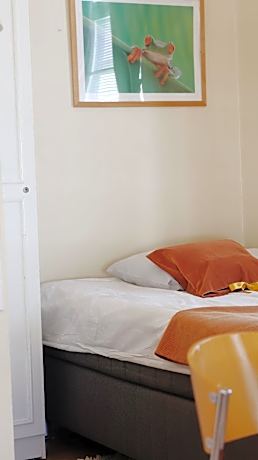 Private Triple Hostelroom with shared shower and toilet