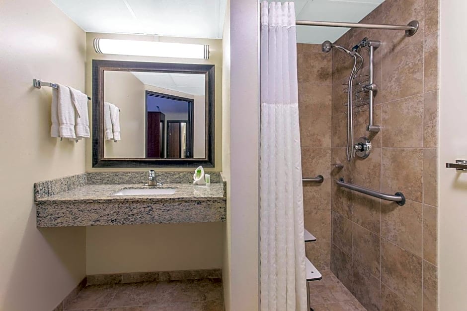 AmericInn by Wyndham Calumet