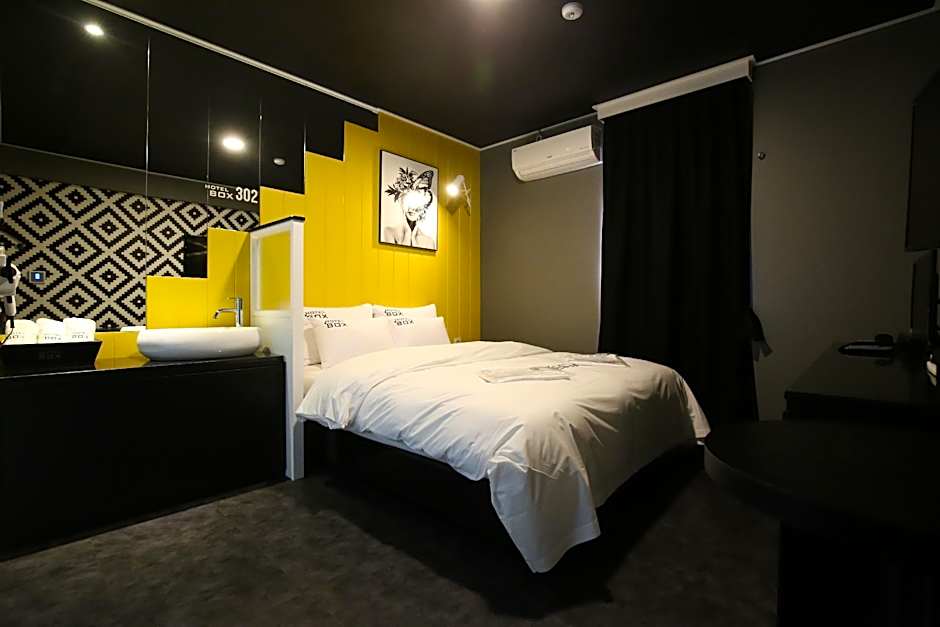 Box Hotel