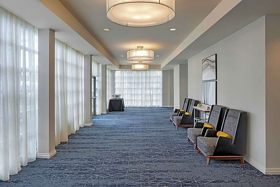Courtyard by Marriott Long Beach Airport