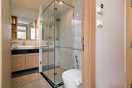 One Bedroom Deluxe Pool Side