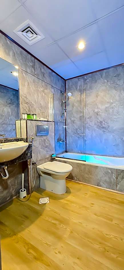 Spacious Apartment Marina View