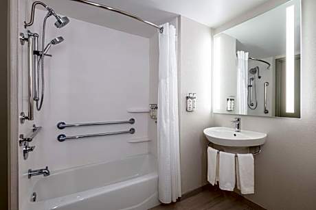 King Suite with Tub and Sofa Bed - Mobility Accessible