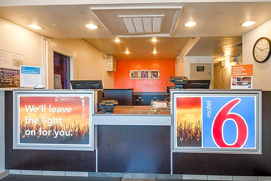 Motel 6-Lenexa, KS - Kansas City Southwest