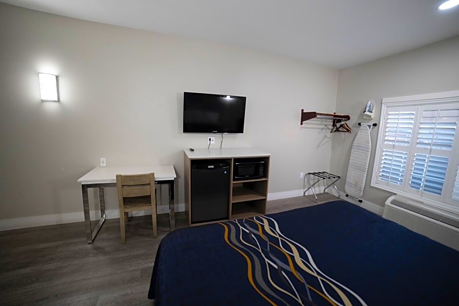 Mid City Inn & Suites Pico Rivera