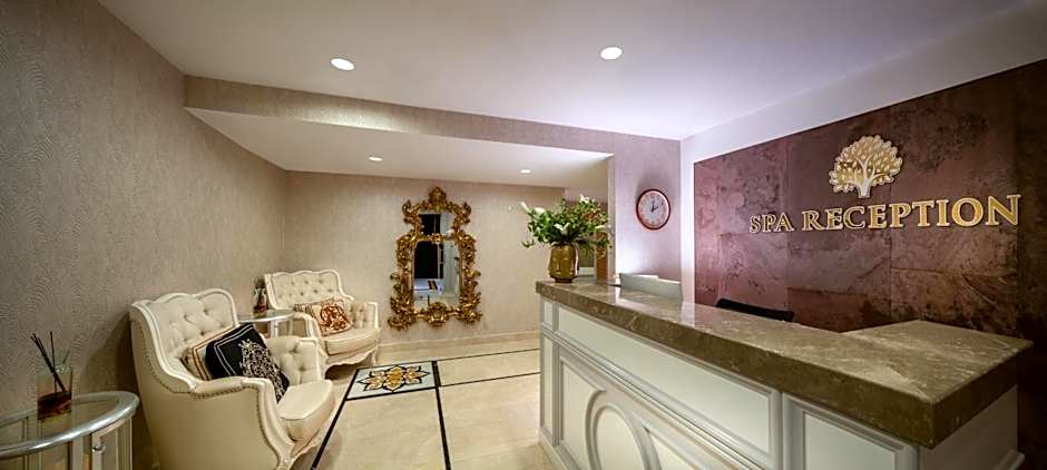 Les Ambassadeurs Hotel Casino&Marina