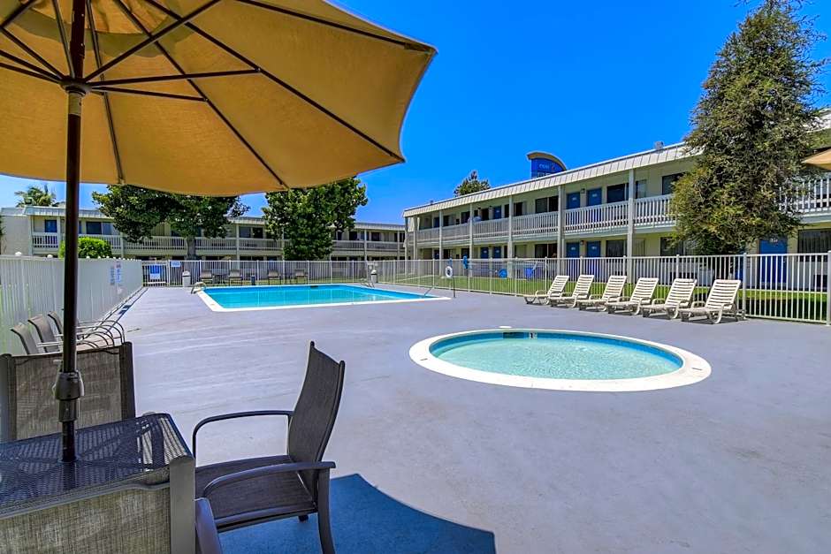 Motel 6 Claremont, CA