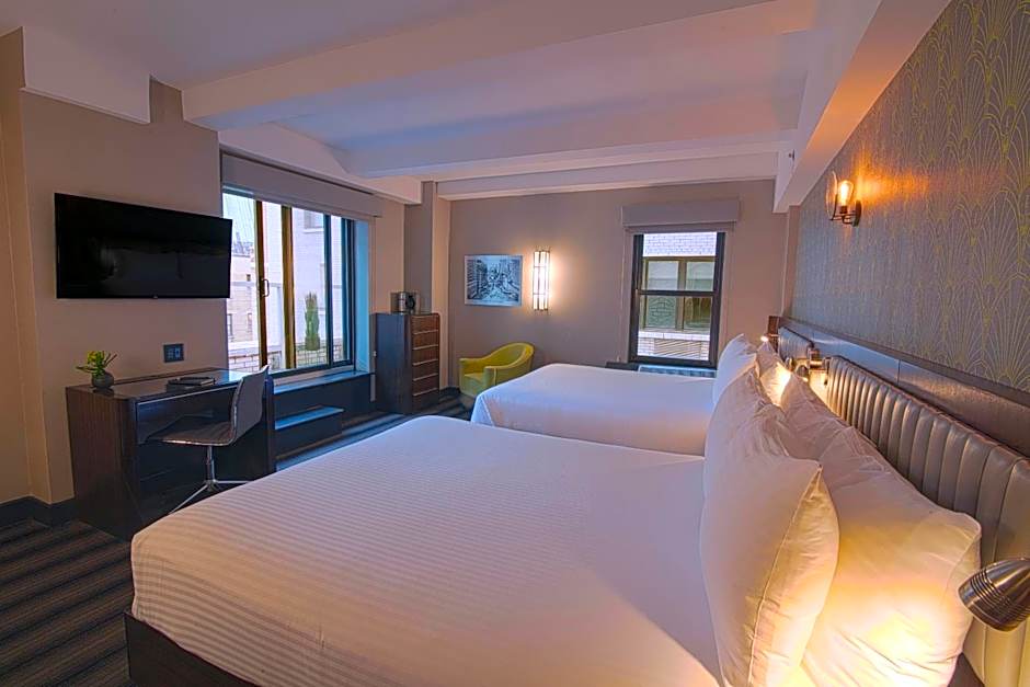 Photo 1 of 5 of Signature 2 Queen Beds, Terrace