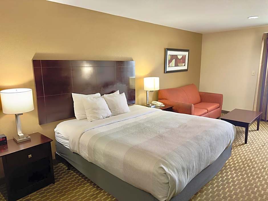 Quality Inn & Suites Pine Bluff