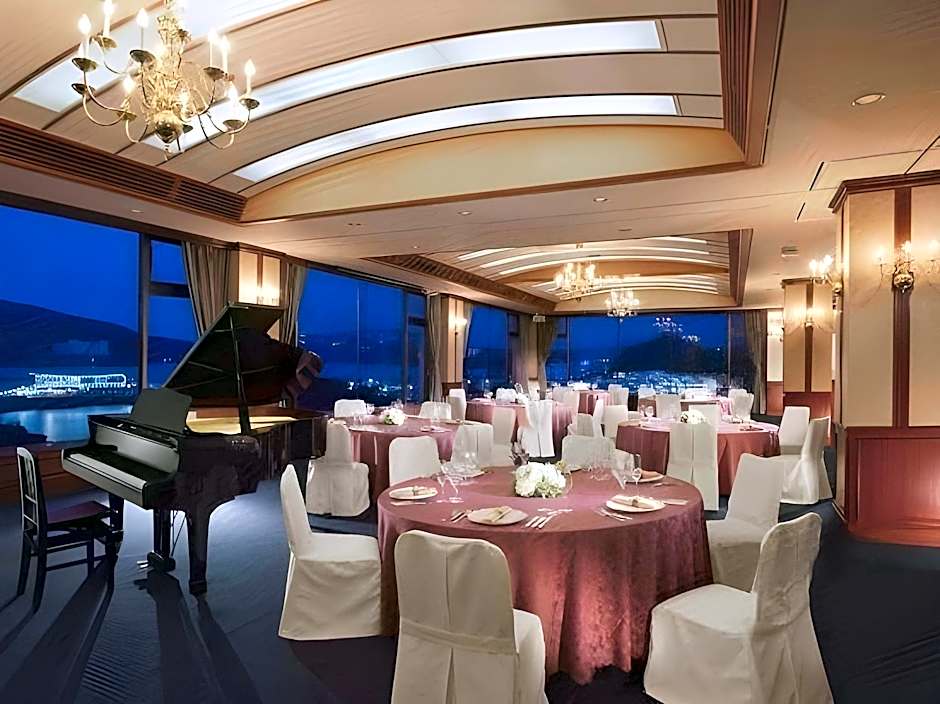 Toba Hotel International