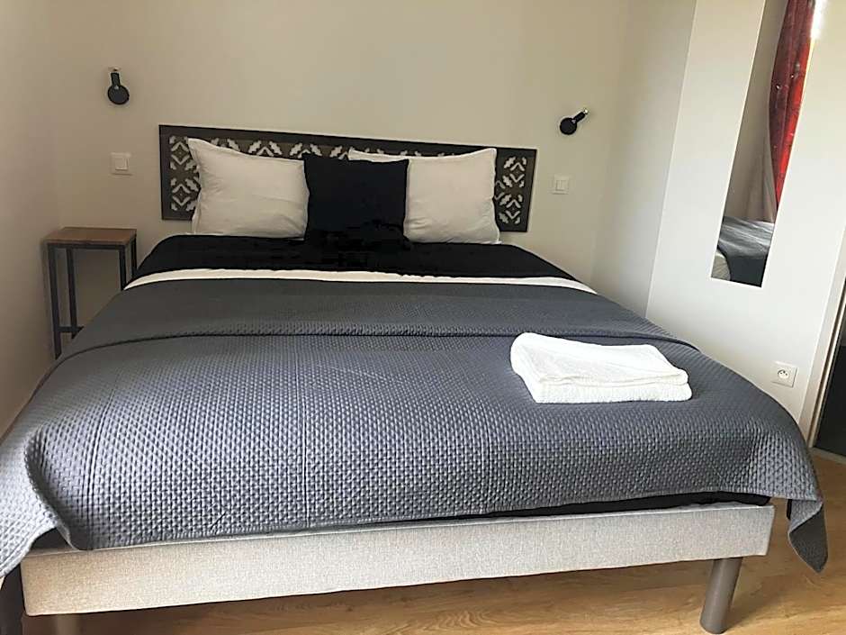 Photo 1 of 3 of Double Room