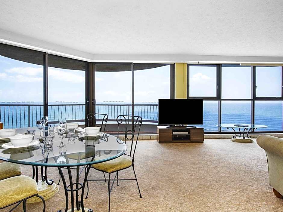 BreakFree Acapulco Surfers Paradise