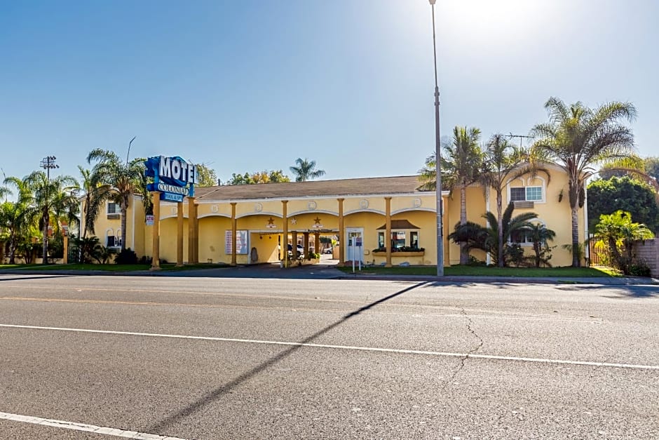 Colonial Pool & Spa Motel